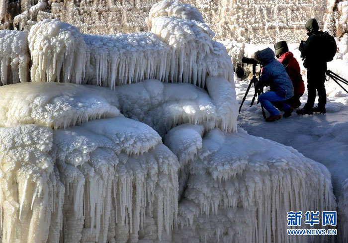 Choáng ngợp cảnh tượng sông Hoàng Hà đóng băng - 1